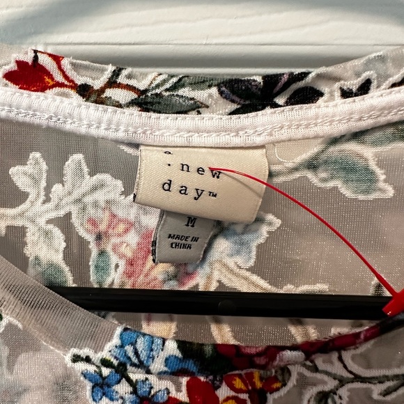 Mesh Tee with Floral Appliqué - Picture 3 of 3